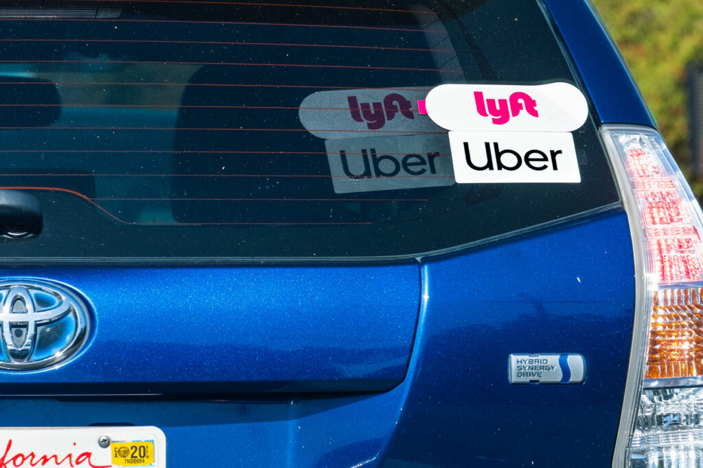 Vehicle and Driver Requirements for Uber and Lyft in Illinois